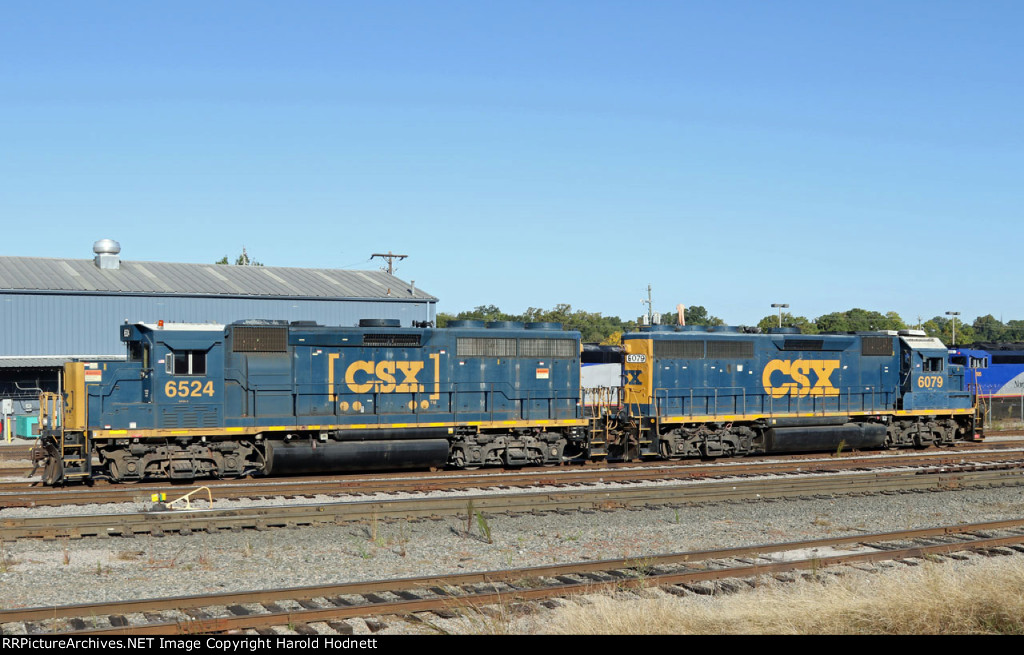 CSX 6524 & 6079 in the yard